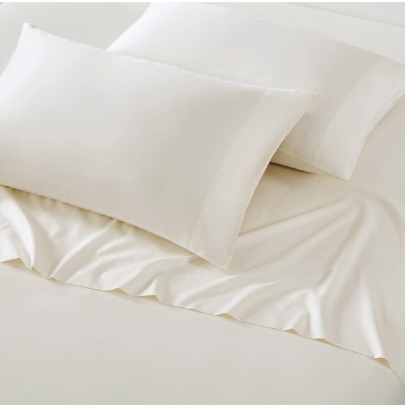 NWT Vera Wang Luxury Sateen Cotton 800 Thread Count Ivory Standard Pillowcases - Picture 2 of 2